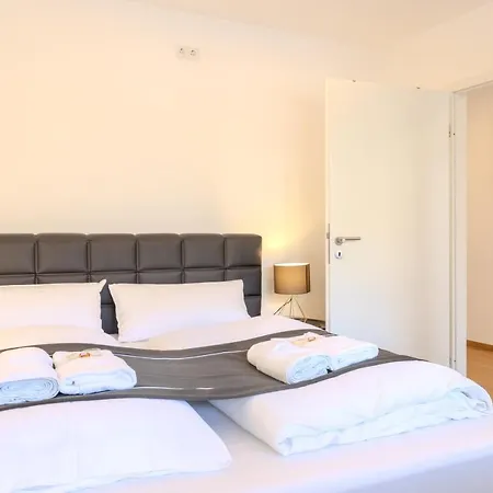 Premium Zuhause - Seeblick, Balkon, Pool & Seepromonade * Langscheid (North Rhine-Westphalia)