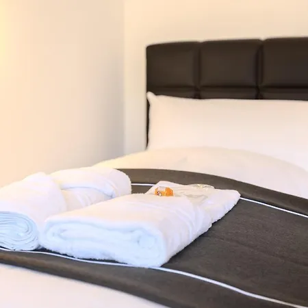 Premium Zuhause - Seeblick, Balkon, Pool & Seepromonade Apartment *