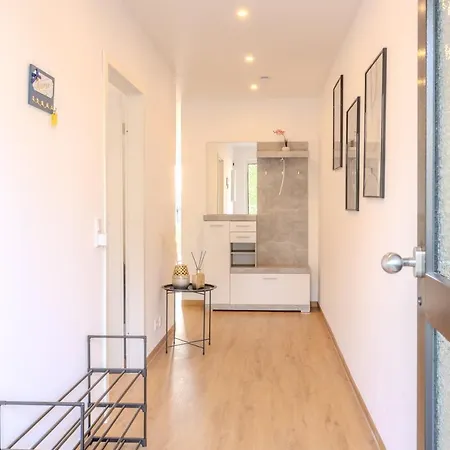 Premium Zuhause - Seeblick, Balkon, Pool & Seepromonade Apartment