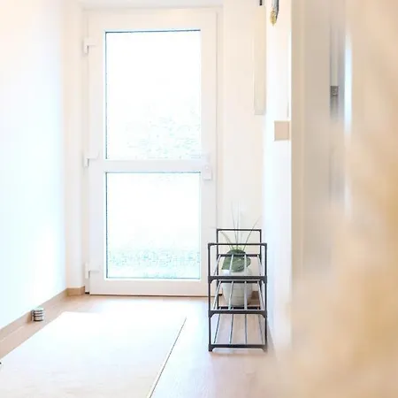 Premium Zuhause - Seeblick, Balkon, Pool & Seepromonade Apartment *