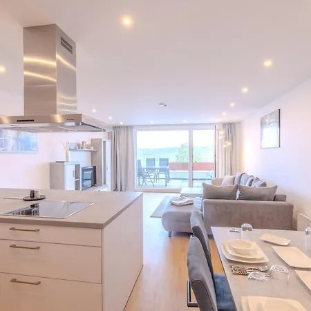 Premium Zuhause - Seeblick, Balkon, Pool & Seepromonade