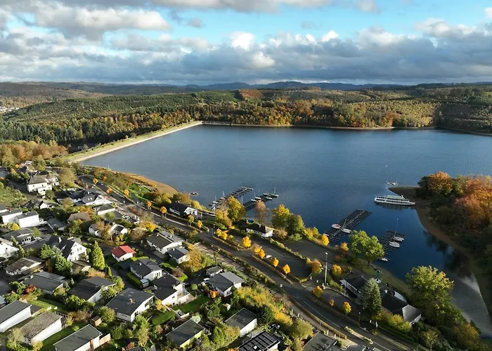 Premium Zuhause - Seeblick, Balkon, Pool & Seepromonade *