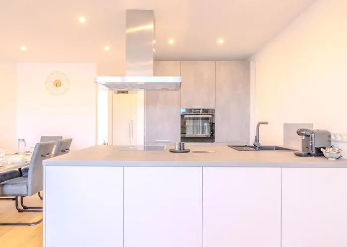 Premium Zuhause - Seeblick, Balkon, Pool & Seepromonade