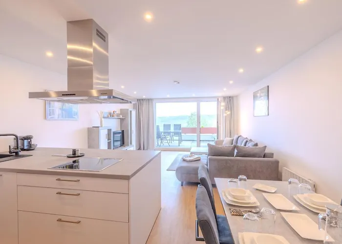 Premium Zuhause - Seeblick, Balkon, Pool & Seepromonade